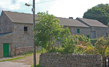 18th ? century barn & 2 shippons